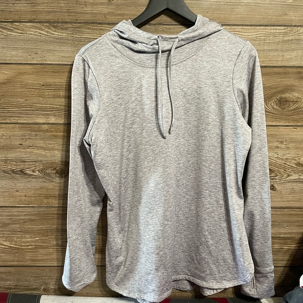 Women’s Reebok sweatshirt- Size Large- like new! Only worn once!